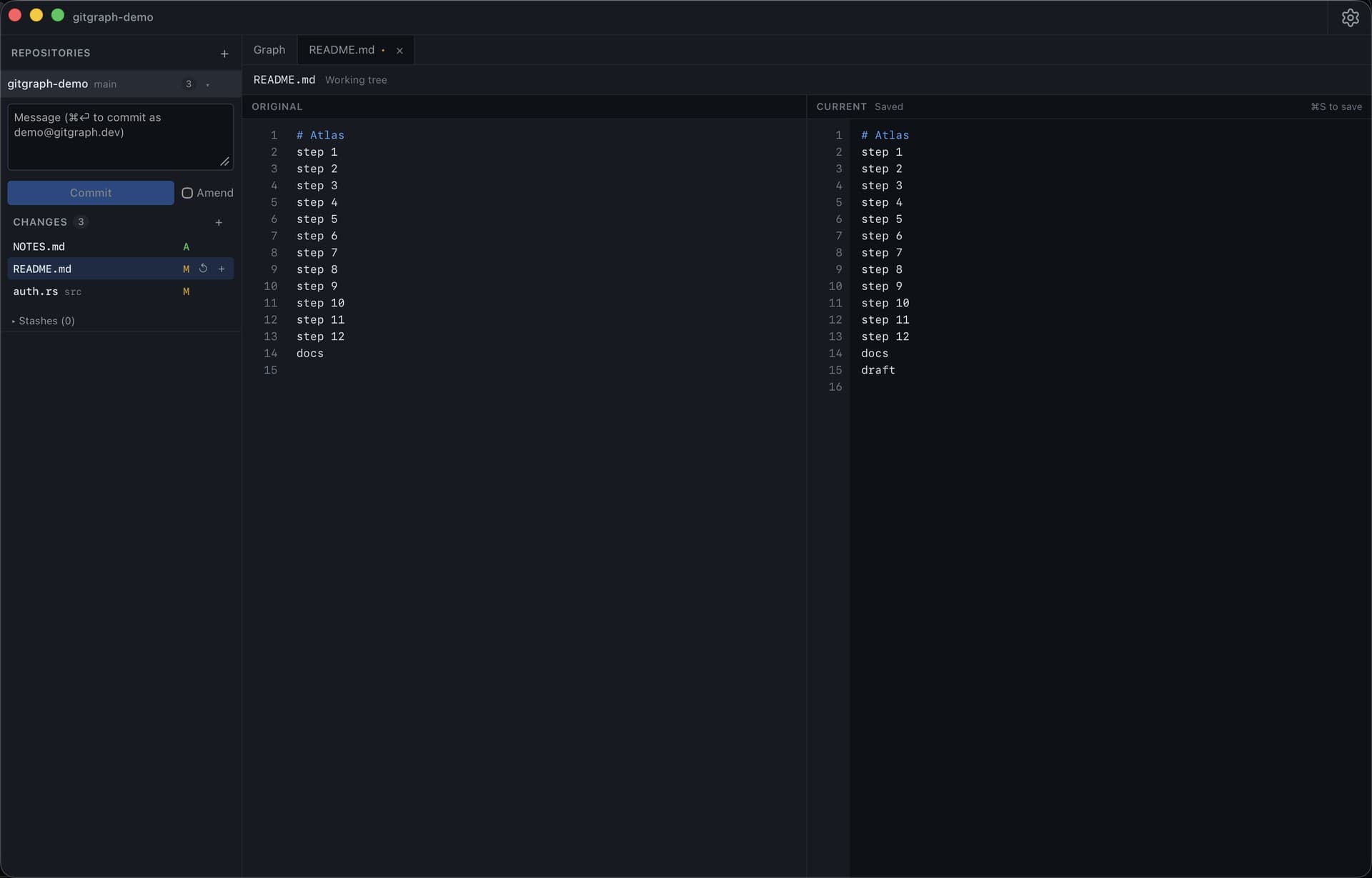 Editor partido de GitGraph con README.md original y actual, números de línea y resaltado